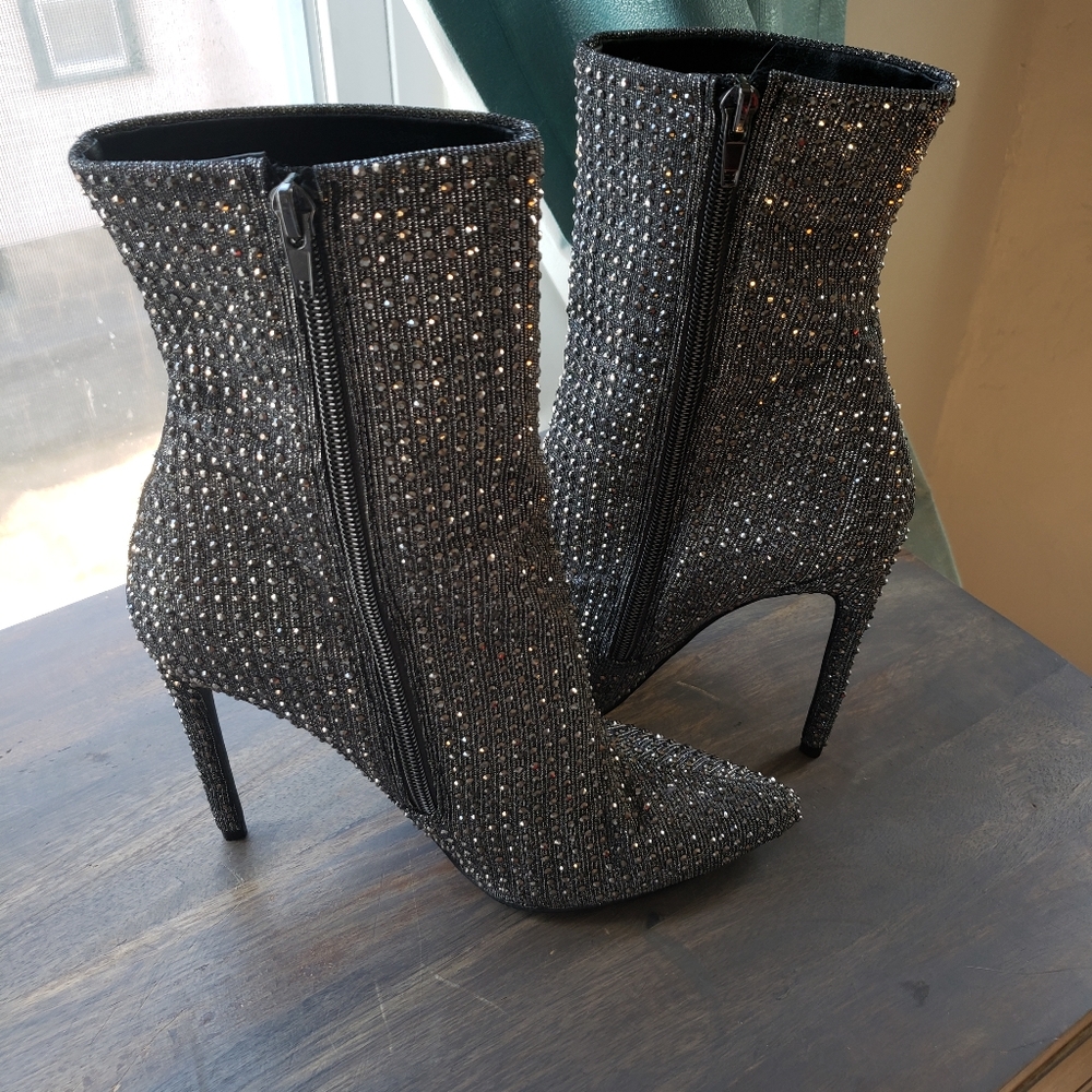 Steve Madden wifey rhinestone ankle bootie size 8